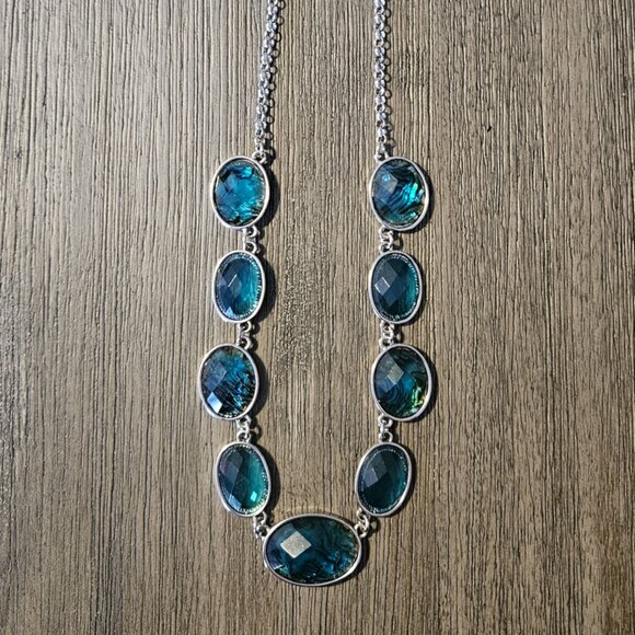 Standout STATEMENT NECKLACE - Stunning, vibrant turquoise beaded necklace - Picture 3 of 6